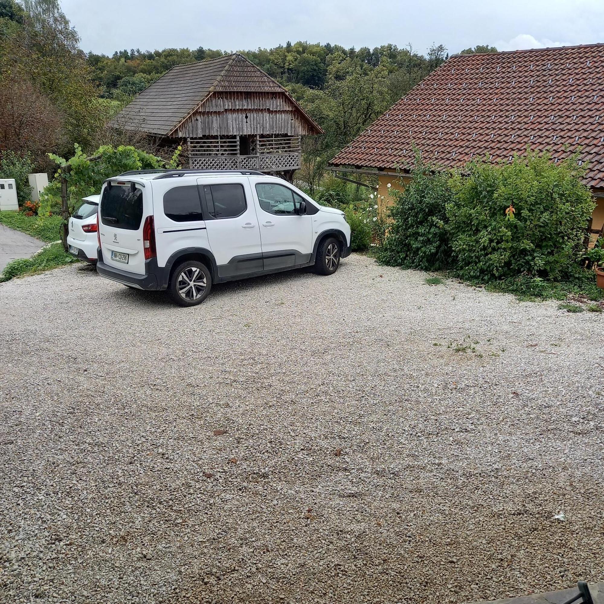 Turizem Mlakar Appartement Skocjan  Buitenkant foto